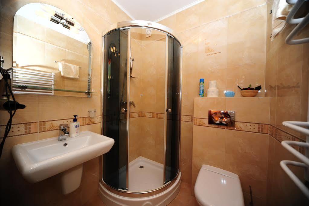 Hotel Spinaker ليبا المظهر الخارجي الصورة